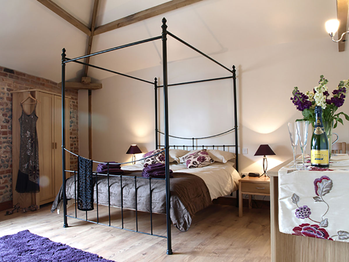 Kestrel Barn 4 poster bed