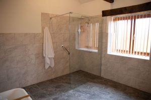Goshawk Barn Main Bathroom