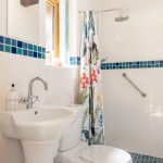 Peregrin Barn - bathroom3